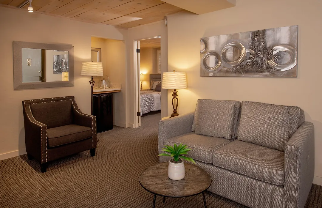 Carmel Country Inn-1